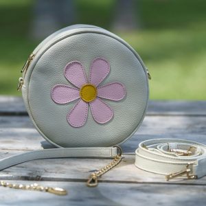 Cartera Giordana blanco humo con flor